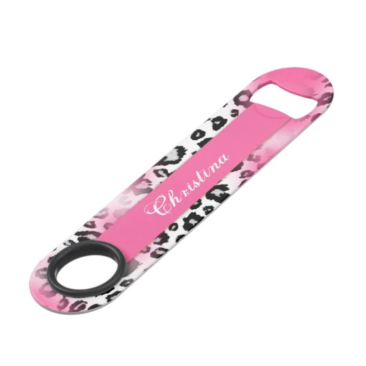 Girly Rosa-und Schnee-Leopard-Maschen-Monogramm Speed Flaschenöffner (Vorderseite Schrägansicht)