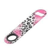 Girly Rosa-und Schnee-Leopard-Maschen-Monogramm Speed Flaschenöffner (Rückseite Schrägansicht)