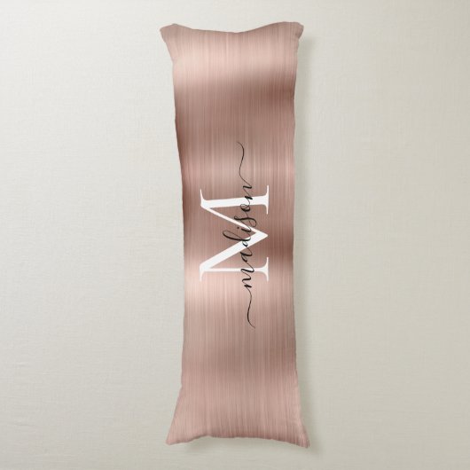 Girly Rose Gold Brushed Metal Monogram Script Name Seitenschläferkissen (Vorderseite Vertikal)
