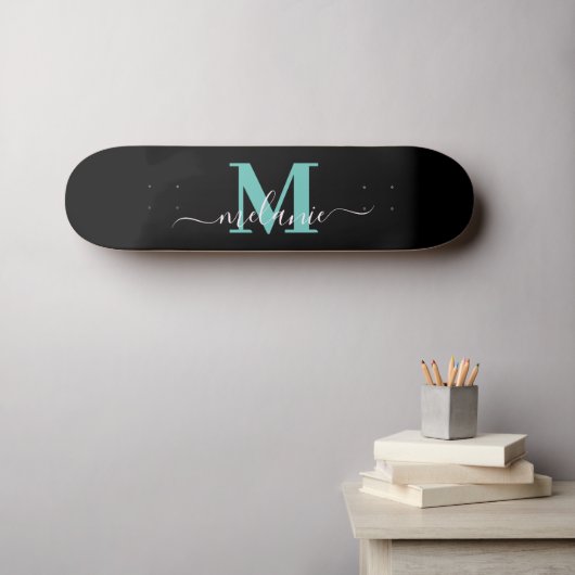 Girly Script Individuelle Name Monogram Skateboard (Wandkunst (Horz))