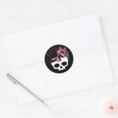 Girly Skull mit Hut und Rosa Bow Runder Aufkleber (Umschlag)