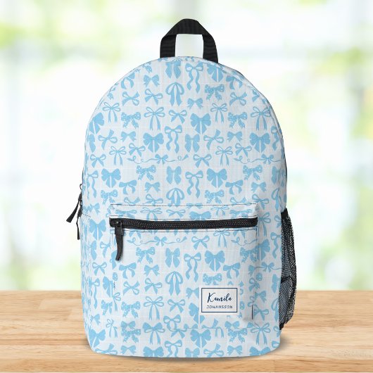 Girly Soft Blue Coquette Bow mit Namen Bedruckter Rucksack