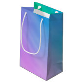 Girly Soft Rainbow Sky Kleine Geschenktüte (Rückseite Schrägansicht)