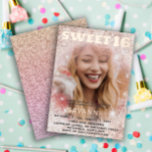 Girly Sweet 16 Rose Gold Calligraphy & Glitzer Folieneinladung<br><div class="desc">Machen Sie sich bereit, mit dieser 16 glitzernden Party Einladung zu glänzen. Diese glamouröse und individuell gestaltbare Einladung verlasse Ihren Gästen einen bleibenden Eindruck und Set die Bühne für ein unvergessliches Fest. Lass die Rose Gold & Rosa Farben des Glitzer und personalisierte Details verkünden deinen besonderen Tag im Stil und...</div>