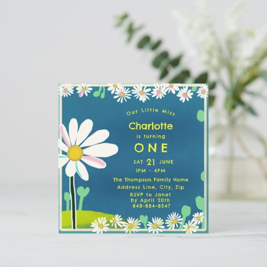 Girly Sweet Daisy Blue Yellow Birthday Einladung (Stehend Vorderseite)