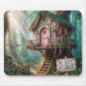 Girly Treehouse mit sonnigen Zeichen im Wald Mousepad (Vorne)