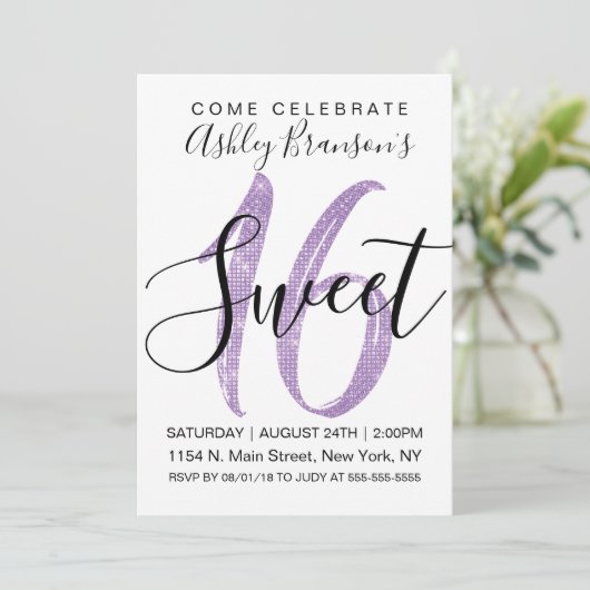 Girly White Imitats Lila Sequin Glitzer Sweet 16 Einladung (Stehend Vorderseite)