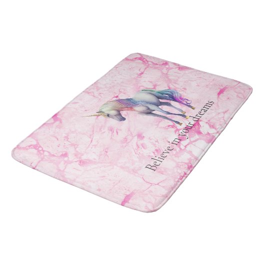 Girly Wirbel Pink Unicorn Badematte (Schrägansicht)