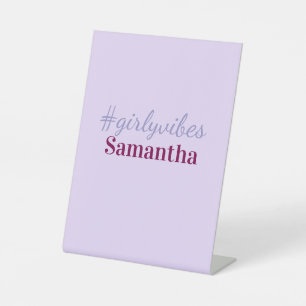 Girlyvibes Hashtag helllila rosa weibliche Vibes Sockelschild
