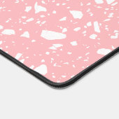 Giro Pastel Pink Abstrakt Terrazzo Muster Schreibtischunterlage (Ecke)