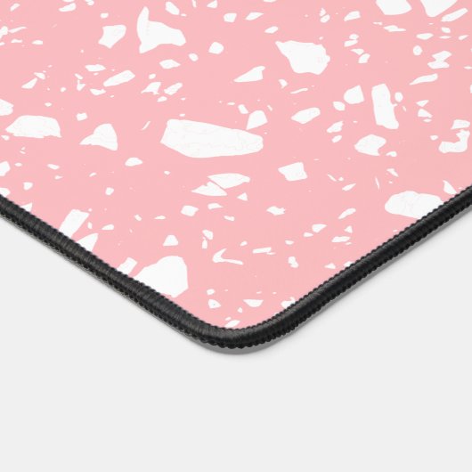 Giro Pastel Pink Abstrakt Terrazzo Muster Schreibtischunterlage (Ecke)
