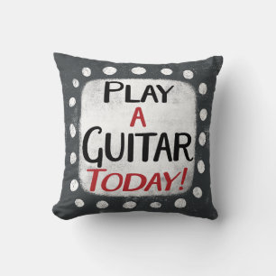 Gitarre spielen heute Kopfkissen werfen Kissen