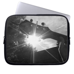Gitarre und Sonnenstrahlen Laptopschutzhülle