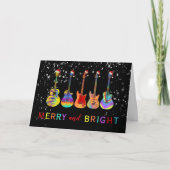 Gitarren tragen Weihnachtsmannmützen Feiertagskarte (Vorderseite)