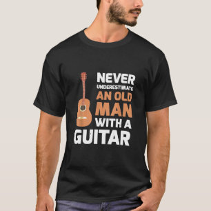 Gitarrist - Einen alten Mann mit einem Gitarrist n T-Shirt