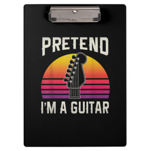 Gitarrist gibt vor, ich sei eine Gitarre Geburtsta Klemmbrett