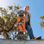 Gitarrist Music Electric Gitarre Personalisierter  Skateboard<br><div class="desc">Gitarrist Music Electric Gitarre Personalisiert Name Custom Personalisiert Name Skateboard zeigt Ihren personalisierten Namen in der modernen Typografie auf einem orangen, schwarz und weiß Hintergrund mit einer Person spielen die E-Gitarre. Personalisieren Sie diese, indem Sie den Text in dem dafür vorgesehenen Textfeld bearbeiten. Geben Sie Ihrem Lieblingskateboarder zu Weihnachten, Geburtstag...</div>