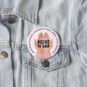 Give to Gain | International Women's Day IWD 2026 Button (Beispiel)