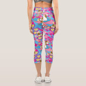 Gizmo | Pink Peace & Liebe Pattern Capri Leggings (Rückseite)