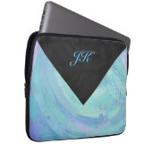 Glacier Blue Monogram Laptopschutzhülle (Vorne Rechts)