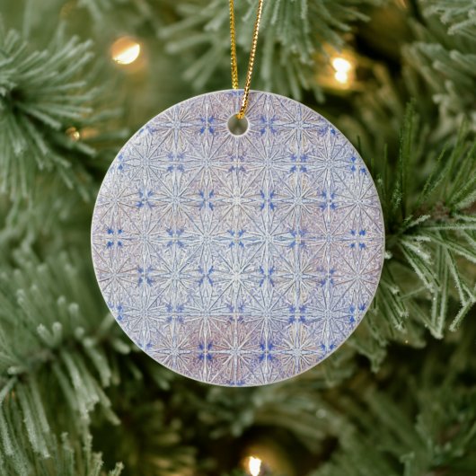 Glacier Lace — Delicate Snowflake Pattern Keramik Ornament (Baum)