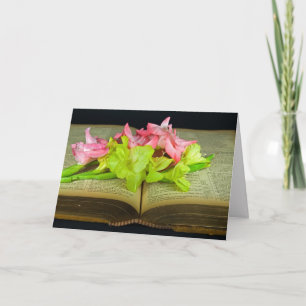 Gladiolus-Blume auf Bibel Karte
