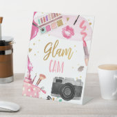 Glam Cam Wellness-Center Party Makeup Glamour Girl Sockelschild (In SItu)