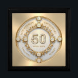 Glam Diamond & Gold Rahmen 50. Hochzeitstag Erinnerungskiste<br><div class="desc">Glam funkelndes weißes Diamant Set in goldfarbenem Wirblen Rahmen,  50. Hochzeitstag Mauerwerk Uhr. Anpassbarer Text in veränderbarer Schriftart-Farbe. Bilder von Diamanten und Gold wurden mit Text zu Bildgenerator erstellt.</div>