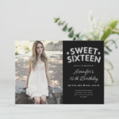 Glam Foto Silver Black Balloons Sweet 16 Einladung (Stehend Vorderseite)