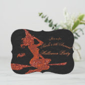 Glam Hexe fliegt auf dem Halloween-Party im Zimmer Einladung (Stehend Vorderseite)