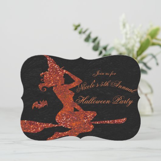 Glam Hexe fliegt auf dem Halloween-Party im Zimmer Einladung (Stehend Vorderseite)