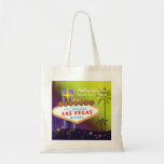 Glam Las Vegas Wedding Trauzeugin Gift Tragetasche<br><div class="desc">Grosses und glamouröses Las Vegas Strip Schild hohe Palmen und farbenfrohe Sterne gelbe und lila Schattierungen Hintergrund illustriert auf individuelle Trauzeugin Geschenktaschen. Personalisieren Sie die künstlerischen und einzigartigen Taschen für Ihre Trauzeugin und/oder Brautmädchen, um ihnen zu danken! ((Sie finden die passenden Hochzeitsessentials & Favoriten in diesem Laden, Bridal Heaven. Wenden...</div>