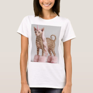 Glam Leopard Einhorn Katze in rosa Fellabsätzen    T-Shirt