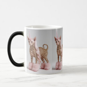 Glam Leoparden Einhorn Katze in rosa Fellabsätzen Verwandlungstasse