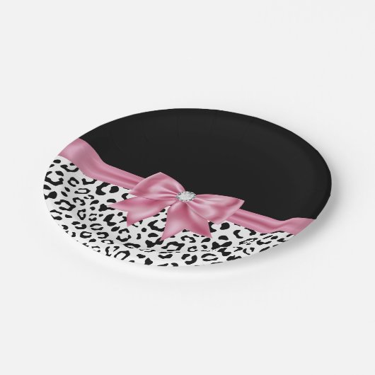 Glam Pink Bow Diamond Black Snow Leopard Pappteller (Schrägansicht)