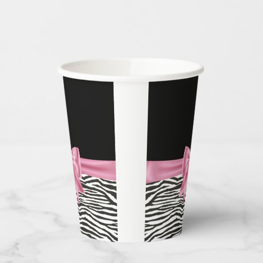 Glam Pink Bow Diamond Zebra Print Black Pappbecher (Links)