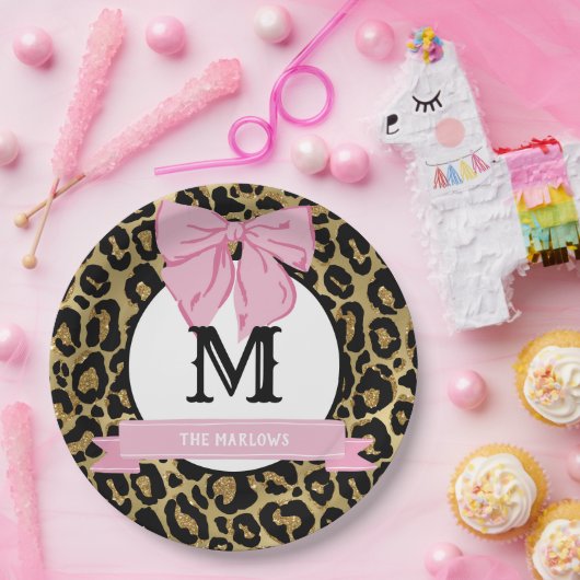 Glam Pink Bow Leopard Print Family Name Monogram Pappteller (Party)