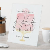 Glam Pink Cake Begrüßungsname Script 50. Party Sockelschild (In Situ)