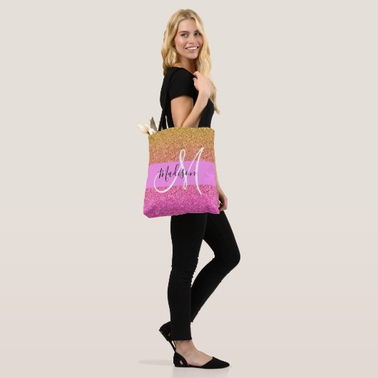 Glam Pink & Gold Glitzer Sparkle Gradient Monogram Tasche (Am Model)