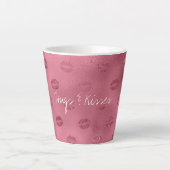 Glam Red Lips Kiss Milchtasse (Vorderseite)