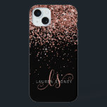 Glam Rose Gold Glitzer Elegantes Monogramm iPhone 15 Plus Hülle<br><div class="desc">Glam Rose Gold Glitter Elegant Monogram iPhone Case. Easily personalize this trendy chic phone case design elegant rose gold sparkling glitter on a black background. The design feys your handwritten script monogram with pretty swirls and name.</div>