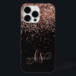 Glam Rose Gold Glitzer Elegantes Monogramm iPhone 14 Pro Max Hülle<br><div class="desc">Glam Rose Gold Glitter Elegant Monogram iPhone Case. Easily personalize this trendy chic phone case design elegant rose gold sparkling glitter on a black background. The design feys your handwritten script monogram with pretty swirls and name.</div>