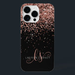Glam Rose Gold Glitzer Elegantes Monogramm iPhone 14 Pro Max Hülle<br><div class="desc">Glam Rose Gold Glitter Elegant Monogram iPhone Case. Easily personalize this trendy chic phone case design elegant rose gold sparkling glitter on a black background. The design feys your handwritten script monogram with pretty swirls and name.</div>