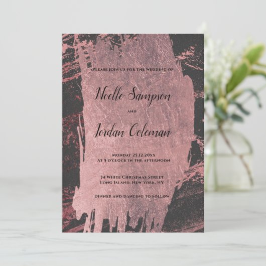 Glam Schwarze Rose Goldschmiedehacke Marmor Hochze Einladung (Stehend Vorderseite)