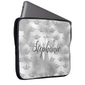 Glam Silver Foil Glitzer Crown Pattern Monogram Laptopschutzhülle (Vorne Rechts)