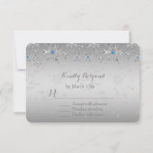 Glam Silver Snowflakes Crystal Pearl Wedding RSVP Karte (Rückseite)