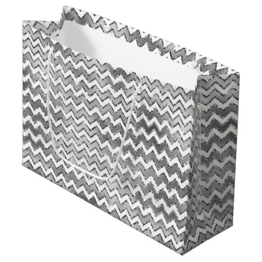 Glam Silver White Zigzag Streifen Große Geschenktüte (Vorderseite Schrägansicht)