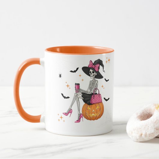 Glam Skeleton Hexe mit Pumpkin Halloween Spooky Tasse (Mit Donut)