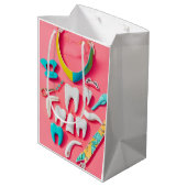 Glam Tooth Mittlere Geschenktüte (Rückseite Schrägansicht)