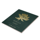 GLAMOROUS GOLD DARK GREEN LOTUS SAVE THE DATE GIFT FLIESE (Seite)